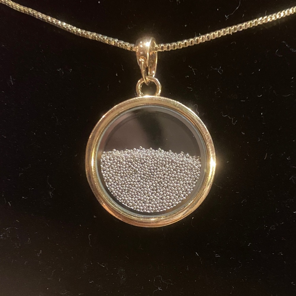 Elegant Gold and Silver Pendant Necklace